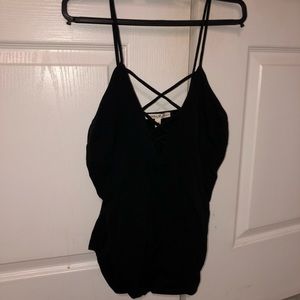 Criss cross black express top